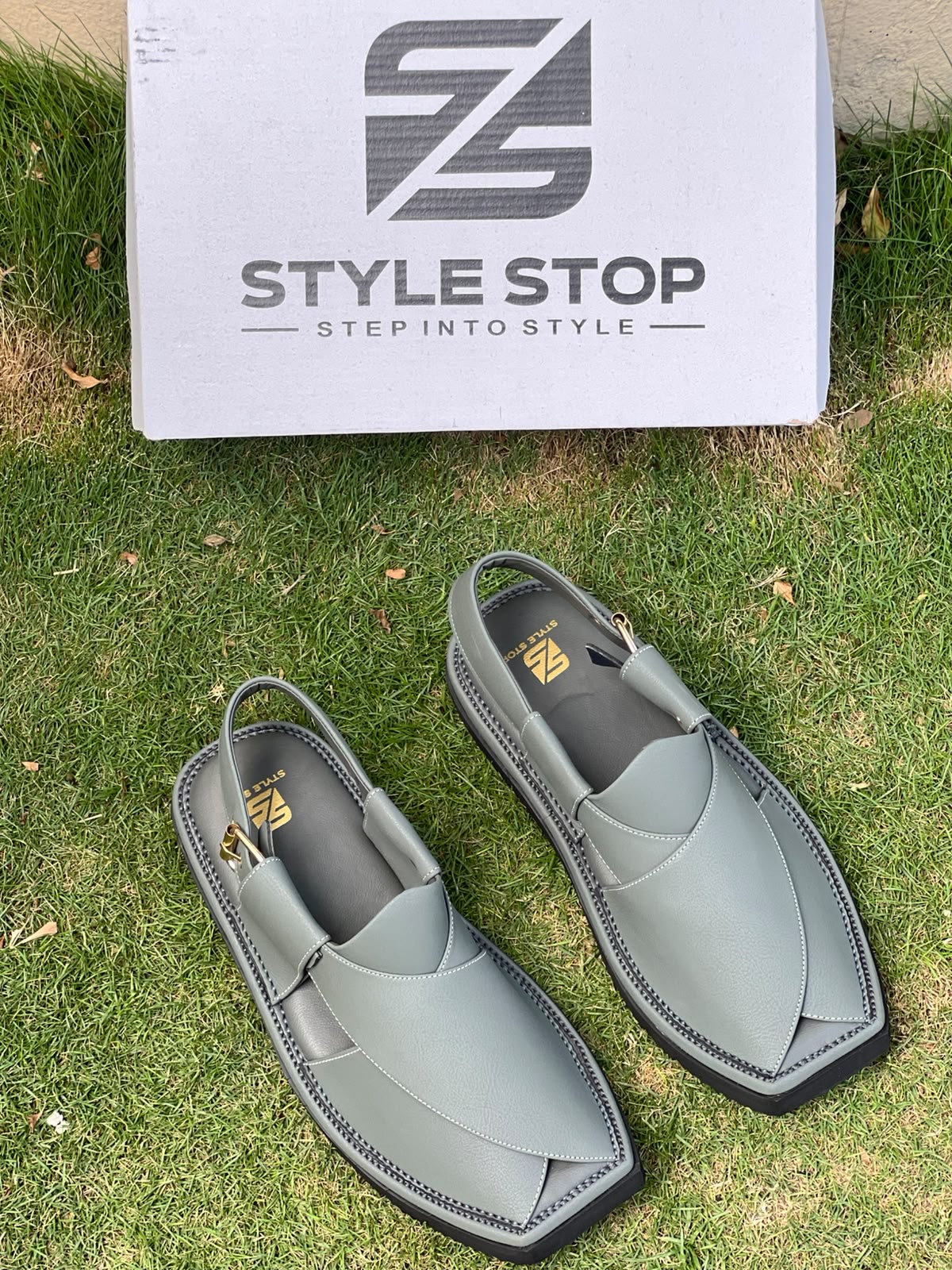 Air Kaptaan Peshawari Chappal – Sage Green